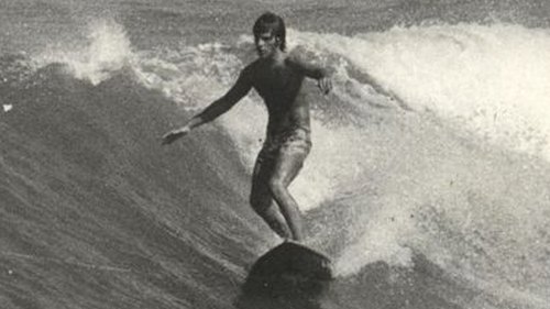 Gérard DUVAL débute le surf à l'âge de 11 ans